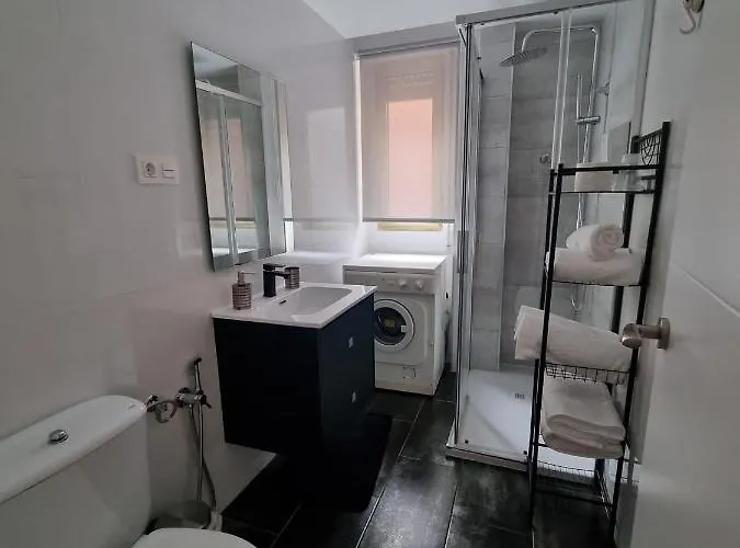 Vivienda Silvia Renfe Daire León